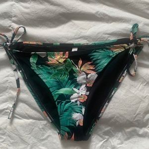 FLORAL BIKINI BOTTOM